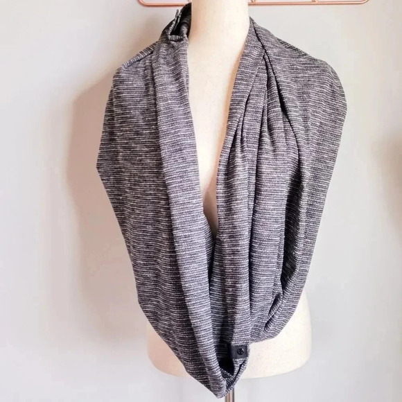 Lululemon, Vinyasa Scarf Coco Pique Black White Customizable Snap Knit Wrap - Picture 2 of 13